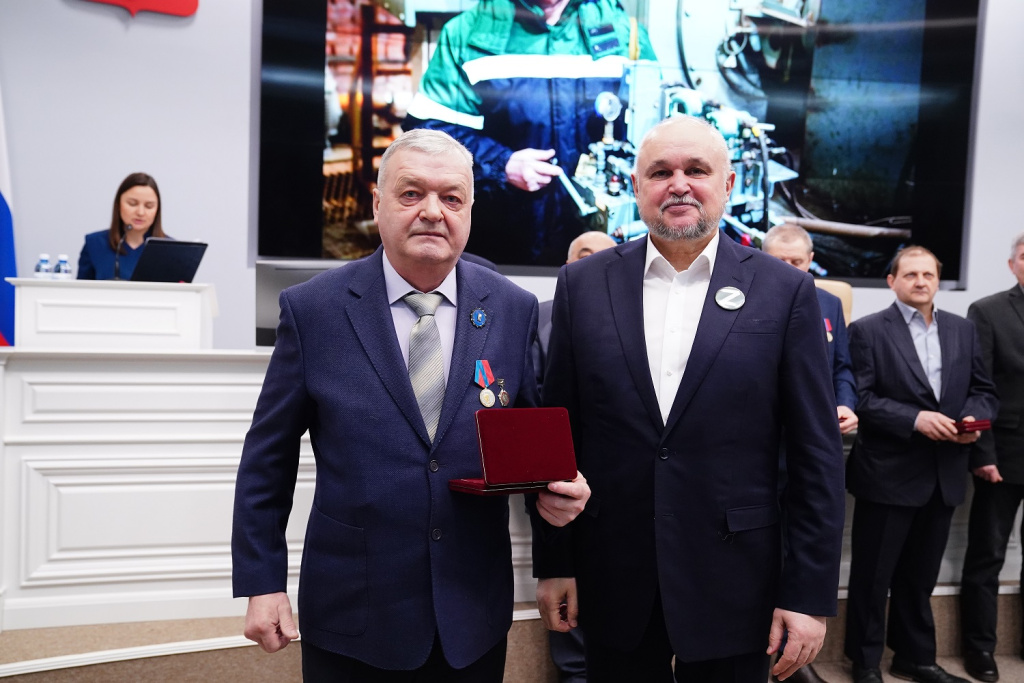 Сотруднику кемеровского «Азота» присвоено звание «Заслуженный химик Российской Федерации»
