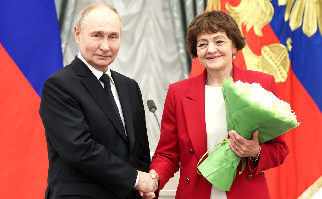 Lyudmila-Simakova-zasluzhennyy-khimik.jpg